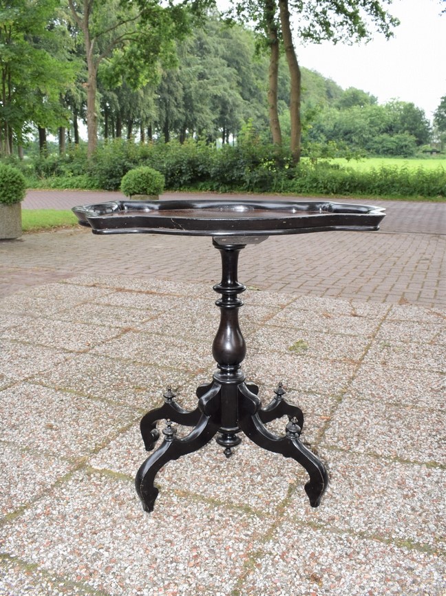 Antieke theetafel, notenhout gezwart, Willem III ca 1870 - Antiekboerderij Het Wagenwiel (1)