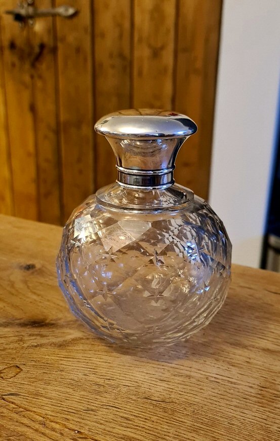 Antieke parfumfles, kristal met zilver, Matthews 1919 - Antiekboerderij Het Wagenwiel