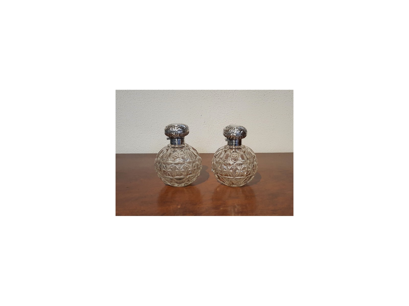 2 Parfumflessen kristal, zilver, W. Hutton&Sons, Birmingham GW1276 - Antiekboerderij Het Wagenwiel (1a)