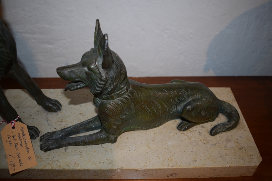 Antieke-beeldengroep-herdershonden-samac-op-marmer-Art-Deco-ca-1930-Antiekboerderij-Het-Wagenwiel-5