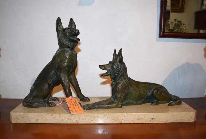 Antieke-beeldengroep-herdershonden-samac-op-marmer-Art-Deco-ca-1930-Antiekboerderij-Het-Wagenwiel-7