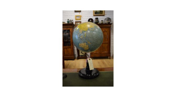 Antieke globe staatskundig, SVH, ca. 1920-1930.