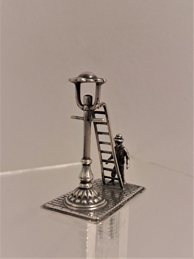 Miniatuur-de-lantaarnopsteker-zilver-Hollands-ca.1970-Het-Wagenwiel-Antiek-2