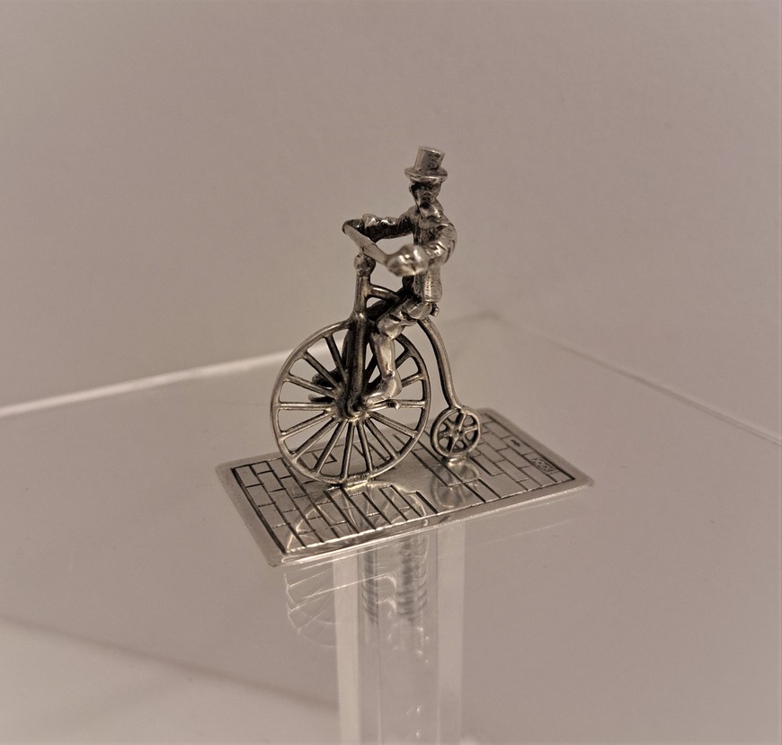 Miniatuur-fietser-zilver-Amsterdam-ca.1970-Het-Wagenwiel-Antiek-1