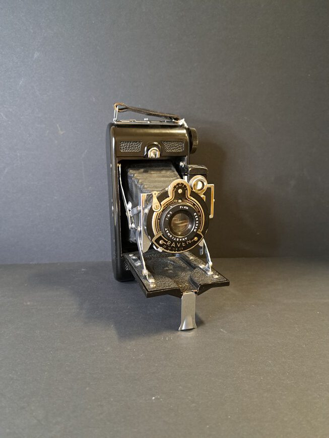 Camera-Kershaw-Raven-bakeliet-Engeland-ca.1947-HDIV525.02-Het-Wagenwiel-Antiek-1