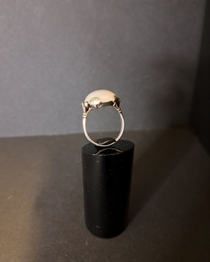 Zilveren-ring-met-maansteen-maat-17¾-HS641.03-Het-Wagenwiel-Antiek-3