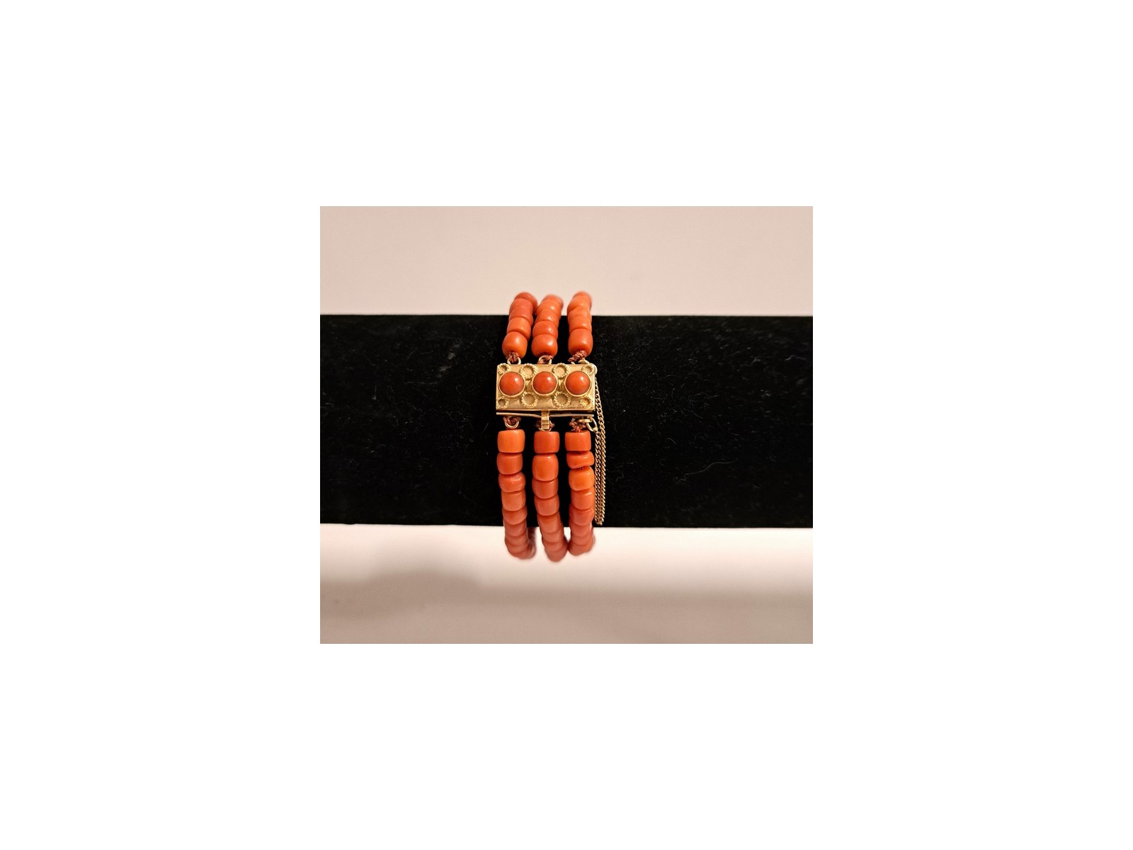 Antieke-bloedkoralen-armband-met-14k-gouden-slot-HS723-Het-Wagenwiel-Antiek-2a