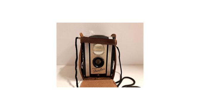 Camera-Kodak-Duaflex-ca.1950-HDIV648-Het-Wagenwiel-Antiek-3a