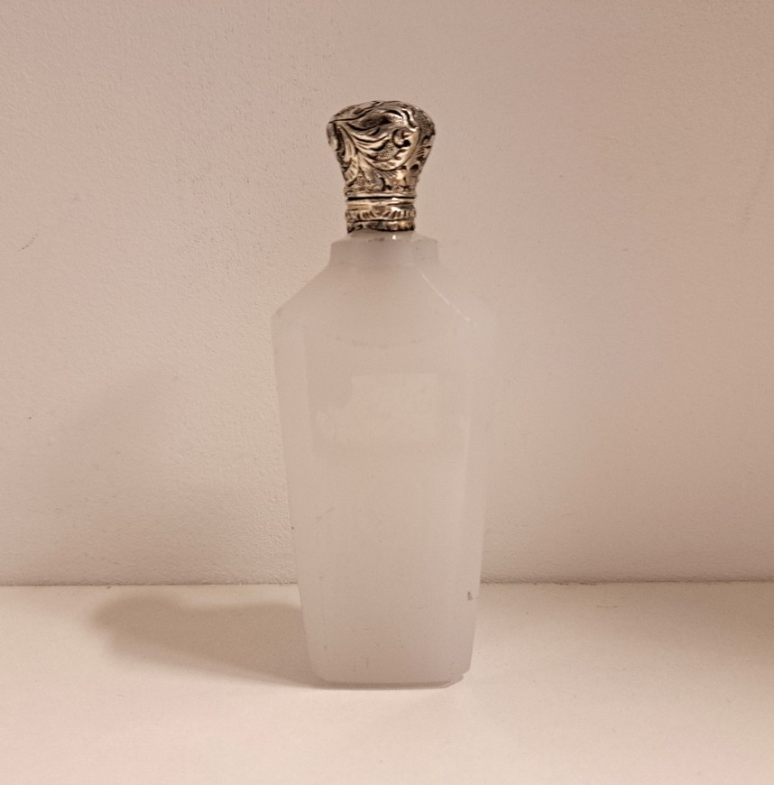 Antiek-parfumflesje-kristal-en-zilver-ca.1870-1900-HZG825.12-Het-Wagenwiel-Antiek-1