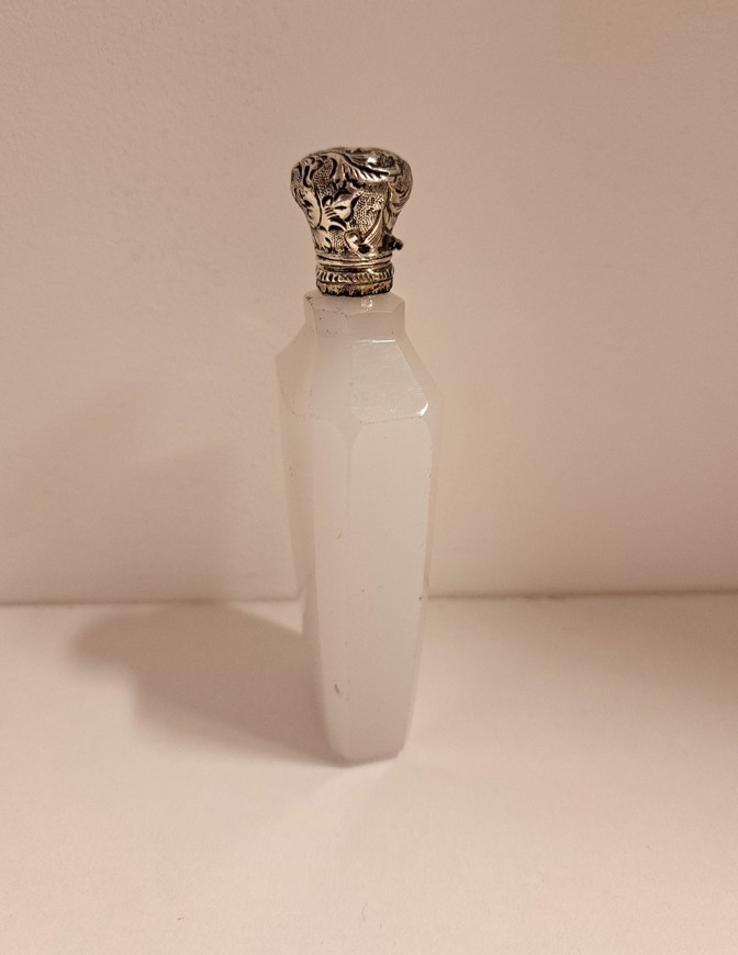 Antiek-parfumflesje-kristal-en-zilver-ca.1870-1900-HZG825.12-Het-Wagenwiel-Antiek-2