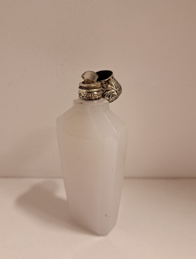 Antiek-parfumflesje-kristal-en-zilver-ca.1870-1900-HZG825.12-Het-Wagenwiel-Antiek-4
