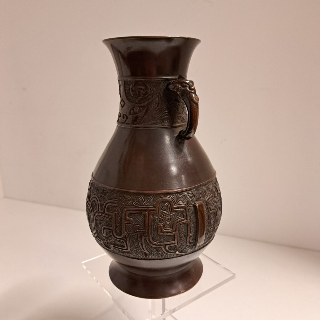 Antieke-bronzen-vaas-met-olifantsoren-China-19e-eeuw-Het-Wagenwiel-Antiek-6