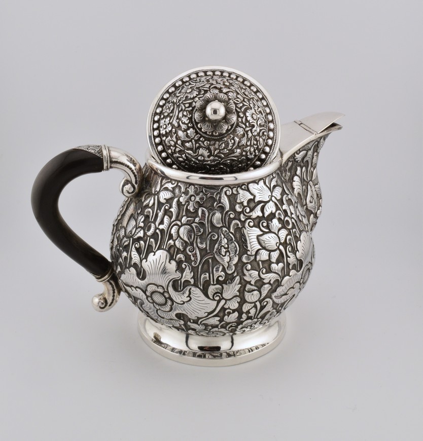 Antieke-koffiepot-zilver-Djokja-India-19e-eeuw-HZG836-Het-Wagenwiel-Antiek-7