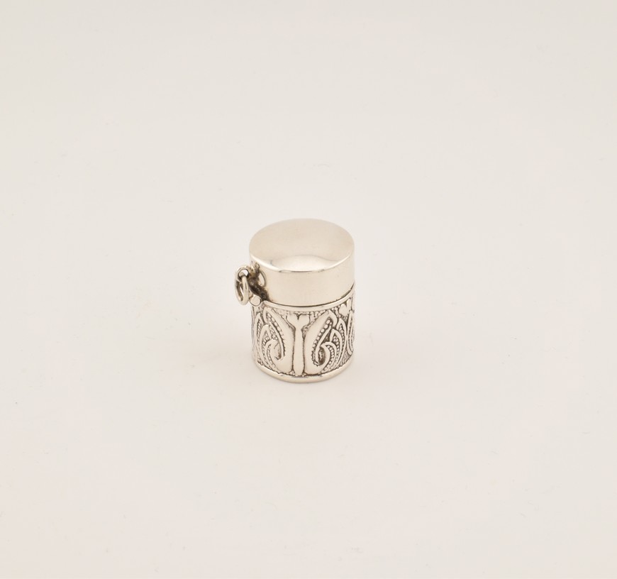 Antieke-vingerhoedbewaardoosje-zilver-ca.1900-HZG883-Het-Wagenwiel-Antiek-1