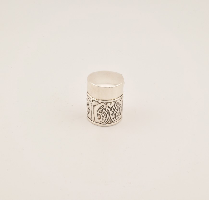 Antieke-vingerhoedbewaardoosje-zilver-ca.1900-HZG883-Het-Wagenwiel-Antiek-2