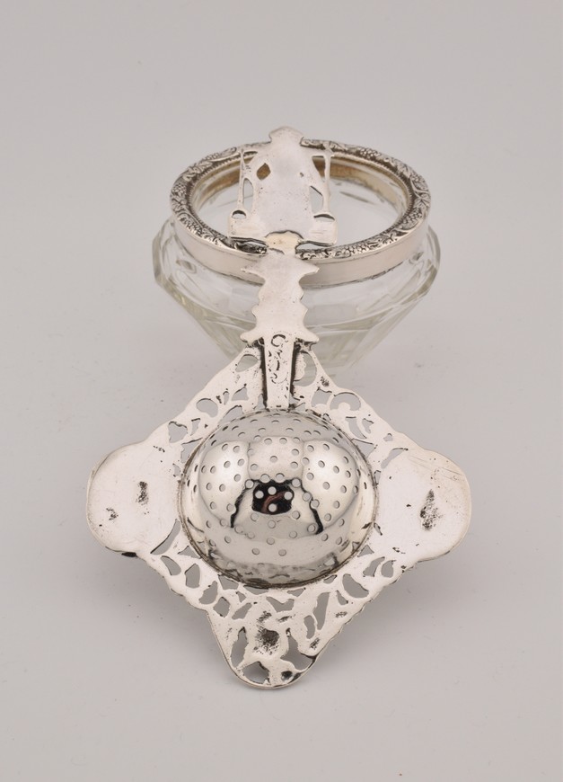 Theezeefje-met-uitlekbak-zilver-en-kristalmt-van-Eldrik-Zutphen-ca.1933-HZG935-Het-Wagenwiel-Antiek-5