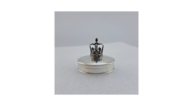 Pillendoosje met kroon, 1e gehalte zilver, 20e eeuw