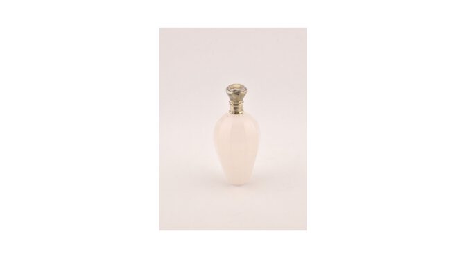 Antiek parfumflesje, kristal met zilver, ca.1900.