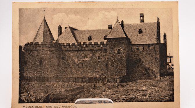 K9 – Ansichtkaart, Kasteel Radboud te Medemblik, Noord Holland, 1928