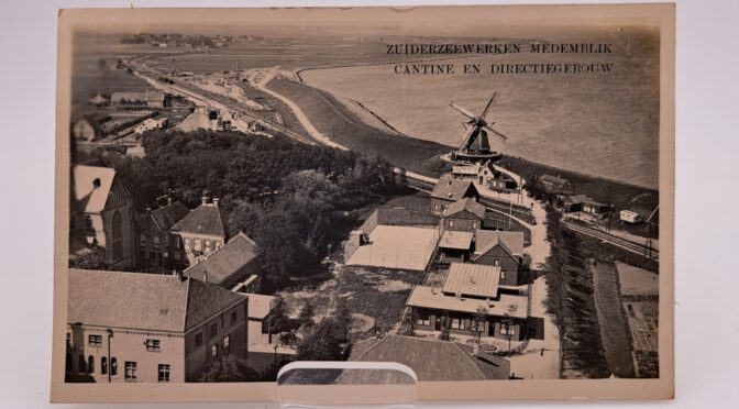 Ansichtkaart Zuiderzeewerken Cantine en Directiegebouw Medemblik 1928 - Het Wagenwiel Antiek (2)