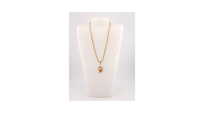 Collier en antieke hanger met bloedkoraal, 14k goud.