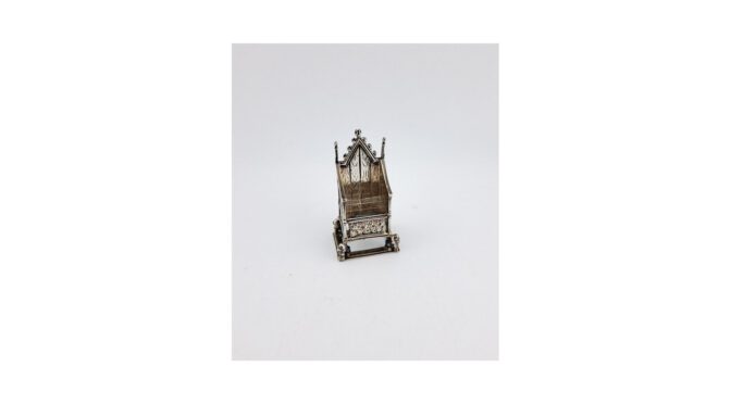 Antieke miniatuur troon, zilver, mt; Cornelius Saunders & Francis Shepherd, Londen, jaar 1902 (HW136.05) - Het Wagenwiel Antiek (1a)
