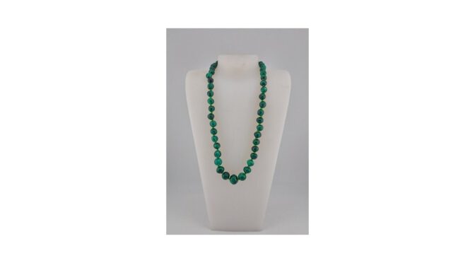 Ketting met malachiet en zilveren slot, 20e eeuw.