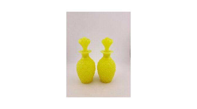 Antiek parfumflesje van uranium glas, ananas decor, Baccarat, Frankrijk, ca.1850.
