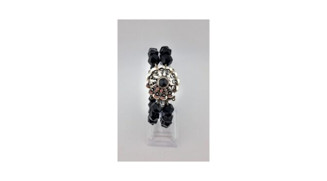 Antieke armband met gitten en zilver slot, ca. 1900.