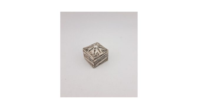Dekseldoosje, filigrain, zilver, 20e eeuw (HZG1529.11) - Het Wagenwiel Antiek (1a)
