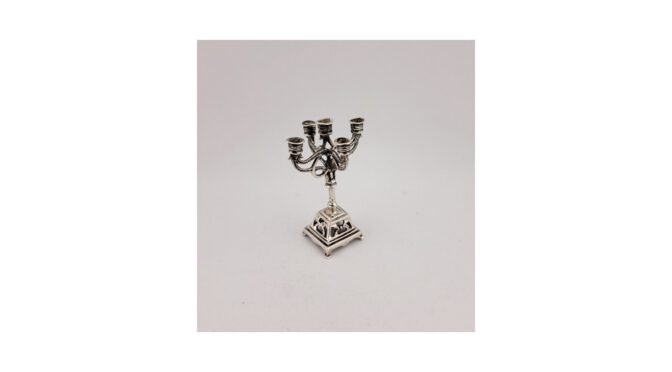 Kandelaar, miniatuur, zilver, 20e eeuw.