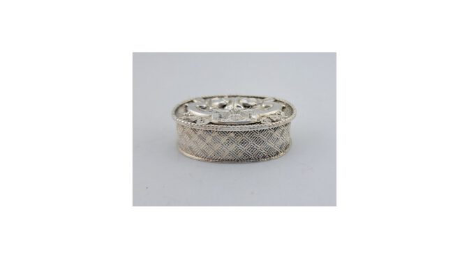 Pillendoosje, zilver met vergulde binnenzijde, ca.1970.