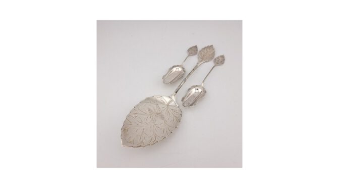 Set met taartschep, theeduimpje en suikerschepje, zilver, P. van Oostrom, Schoonhoven, jaar 1933.