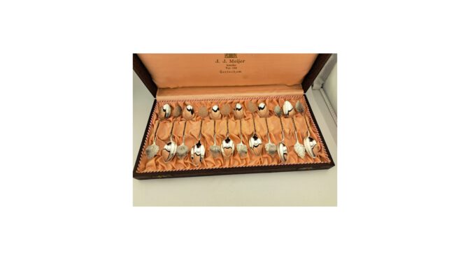 Set van 12 lepeltjes in foedraal, zilver, P. van Heumen, Schoonhoven, 1908-1943 (HZG1567) - Het Wagenwiel Antiek (5a)