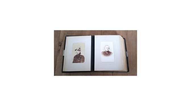 Antiek album cdv cartes de visites, militairen en politici ca 1870 - 1900 - Het Wagenwiel Antiek (2a)