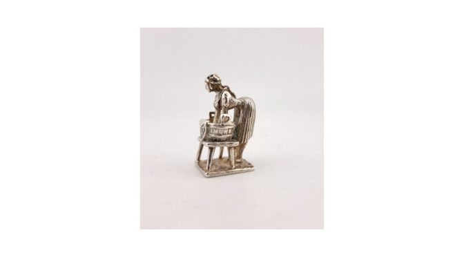 Miniatuur wasdame, 2e gehalte zilver, Hollands, 20e eeuw (HZG1254.06) - Het Wagenwiel Antiek (1a)