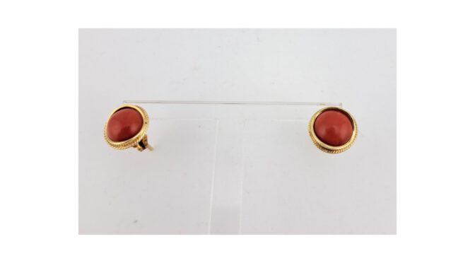 Oorstekers, 14k goud met bloedkoraal.