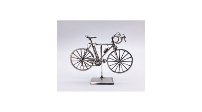 Miniatuur zilver, racefiets op standaard, Italië, 20e eeuw.