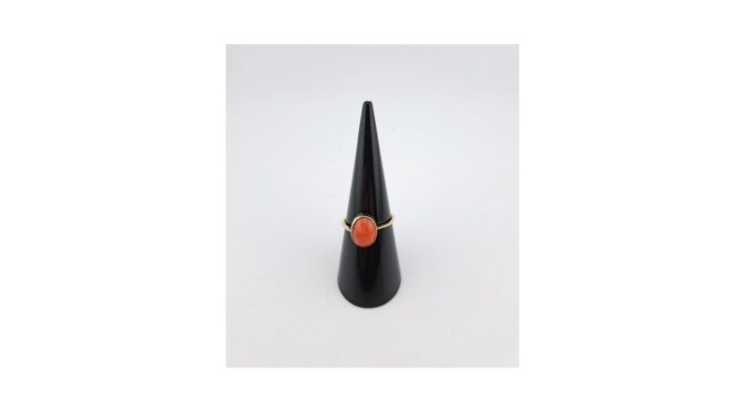 Ring, 14k goud met bloedkoraal, 20e eeuw.