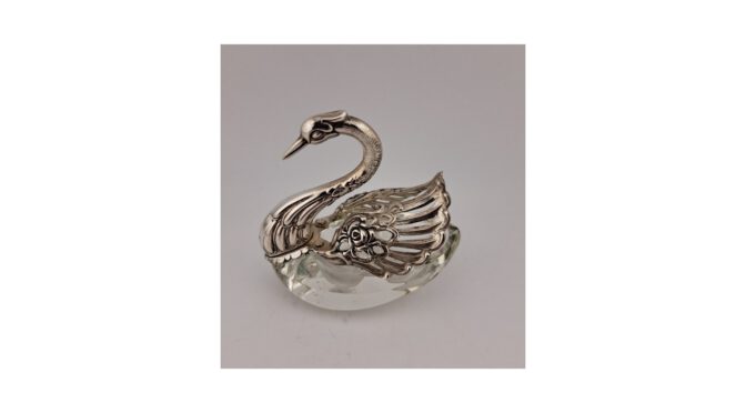 Peper & zoutbakje, zwaan, kristal met zilver, 20e eeuw (HZG1711) - Het Wagenwiel Antiek (1a)