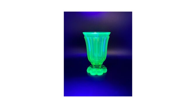 Antiek glas, uraniumglas, 19e eeuw (HGL479.01) - Het Wagenwiel Antiek (3a)