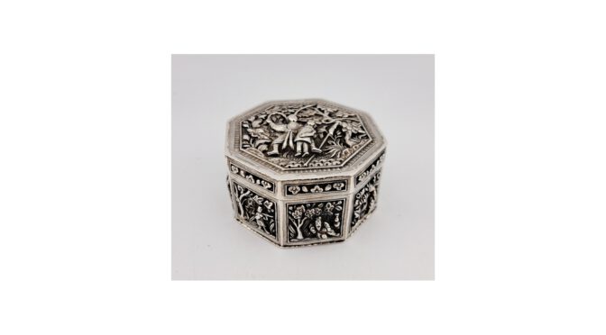 Antieke octagonale dekseldoos, zilver, China, eind 19e eeuw