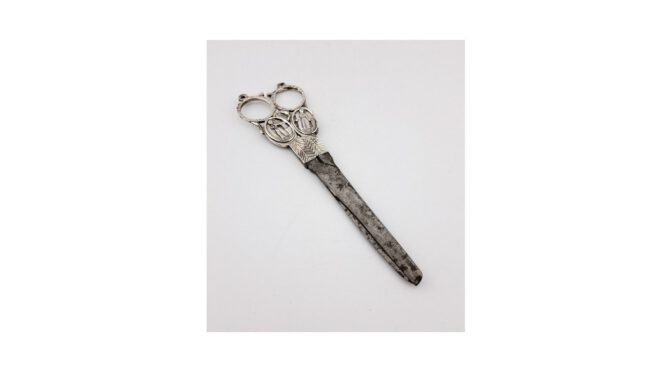 Antieke naaischaar, zilver, 18 eeuw.