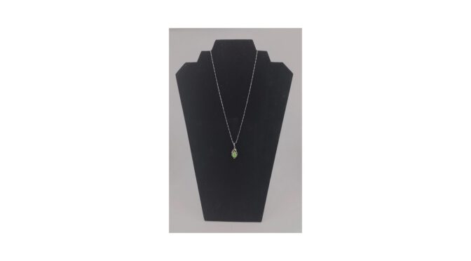 Ketting met hanger, sterling zilver met echte jade, China.