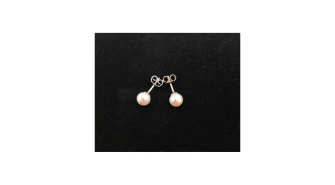 Oorstekers, 14k witgoud met parels.