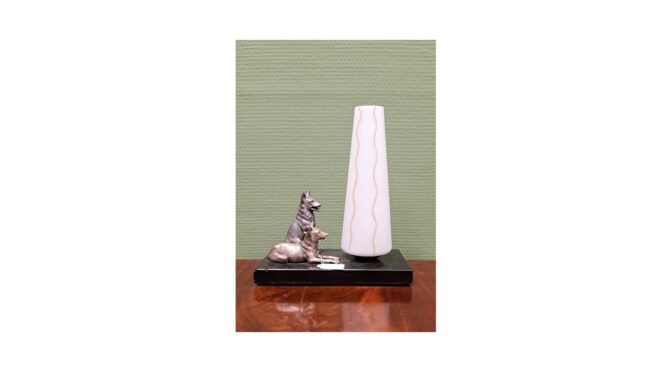 Antieke tafellampje, Art Deco, ca 1930, twee herdershonden, samac op marmer.