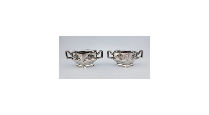 Antieke set zoutvaatjes, zilver met kristal, 19e eeuw.