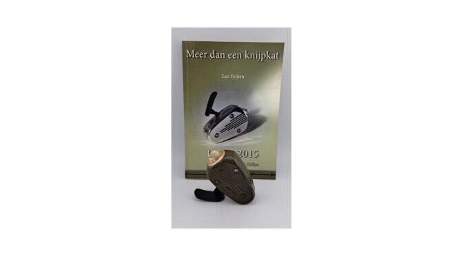 Knijpkat, Philips Eindhoven, ca.1943 (HDIV1455) - Het Wagenwiel Antiek (1a)