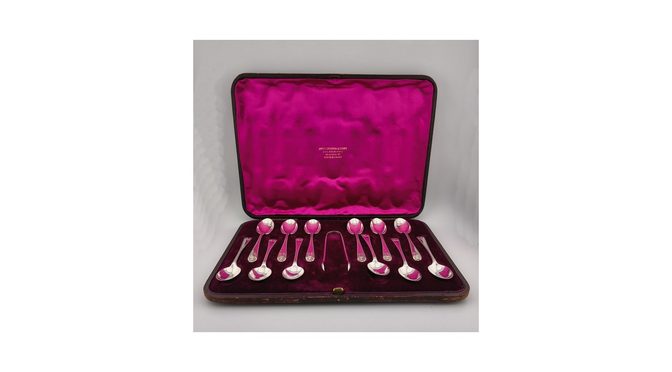 Antieke theelepels en suikertang, zilver, mt; G. Maudsley Jackson, Londen, jaar 1895 (HZG1532) - Het Wagenwiel Antiek (2a)