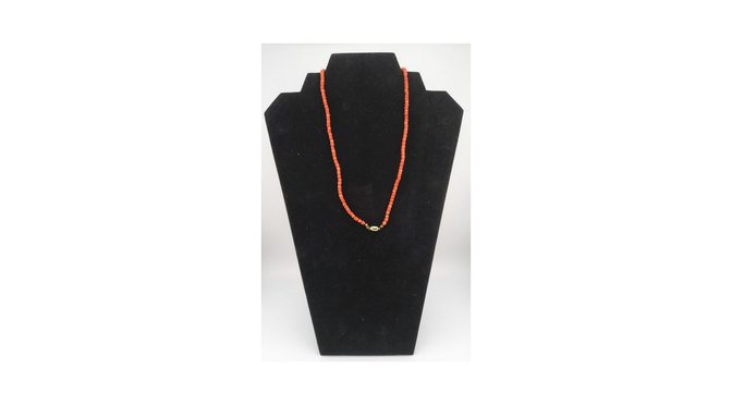 Bloedkoralen collier met 14k gouden slot.